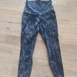 LULULEMON leggings size 6 only worn a few times